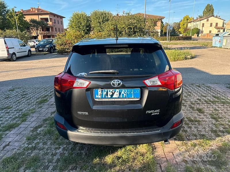 Usata Toyota RAV4 Lounge 128 CV (94 kW) 2014 Nero SUV