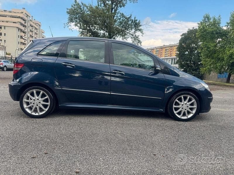 Usata Mercedes B200 140 CV (102 kW) 2006 Blu Monovolume
