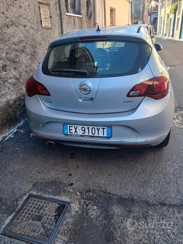 Usata Opel Astra 165 CV (121 kW) 2015 Grigio Berlina