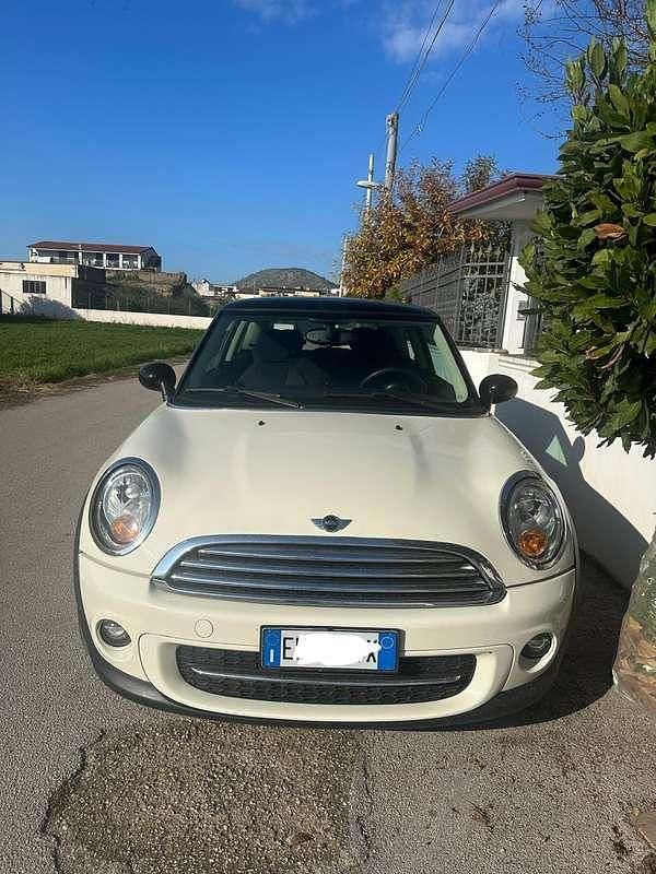 Usata Mini Cooper D 111 CV (81 kW) 2011 Beige Utilitaria