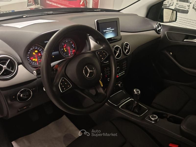 Usata Mercedes B160 Business 90 CV (66 kW) 2017 Nero Utilitaria