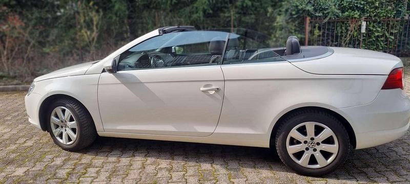 Usata VW Eos 140 CV (102 kW) 2010 Bianco Cabrio