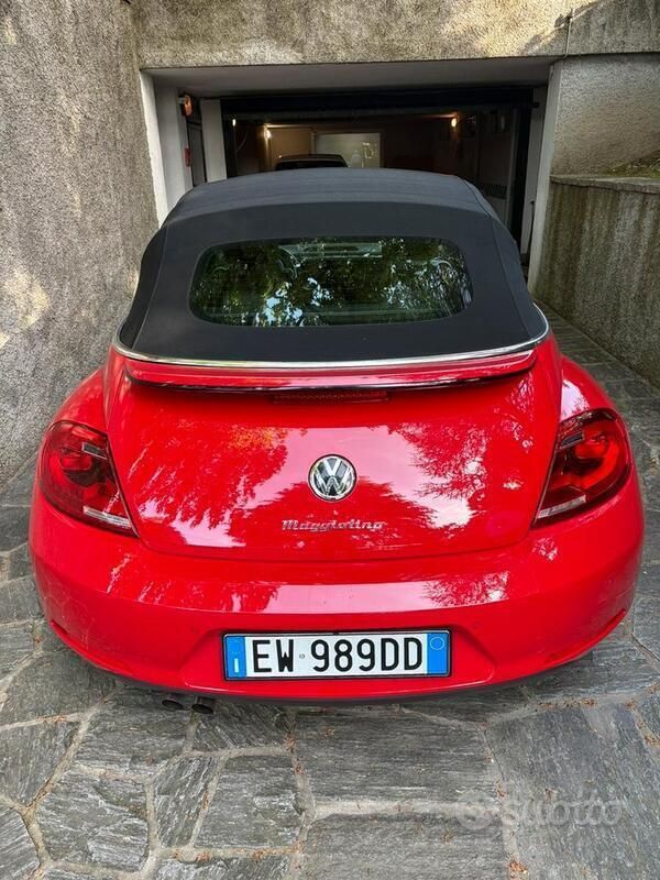 Usata VW Beetle Cabriolet Sportline 160 CV (117 kW) 2014 Rosso Cabrio