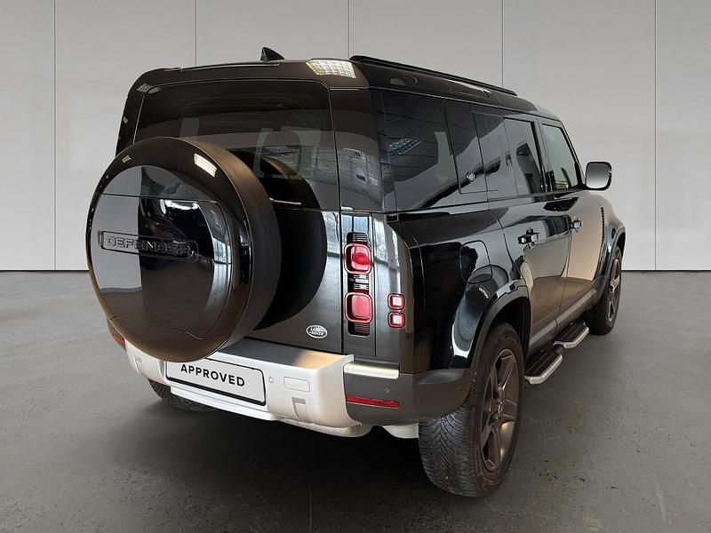 Usata Land Rover Defender SE 200 CV (147 kW) 2023 Santorini black SUV