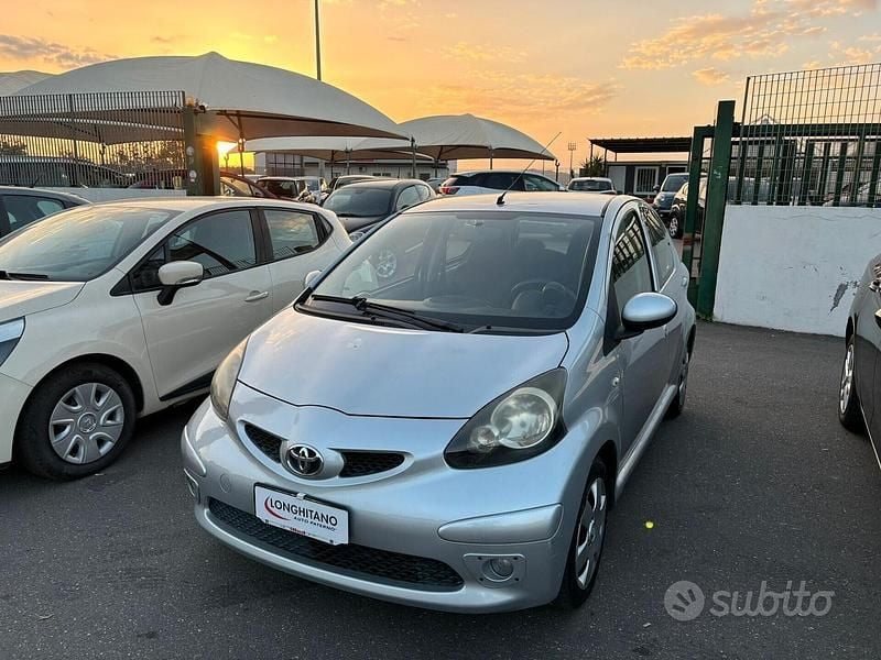 Usata Toyota Aygo 67 CV (49 kW) 2007 Grigio Utilitaria