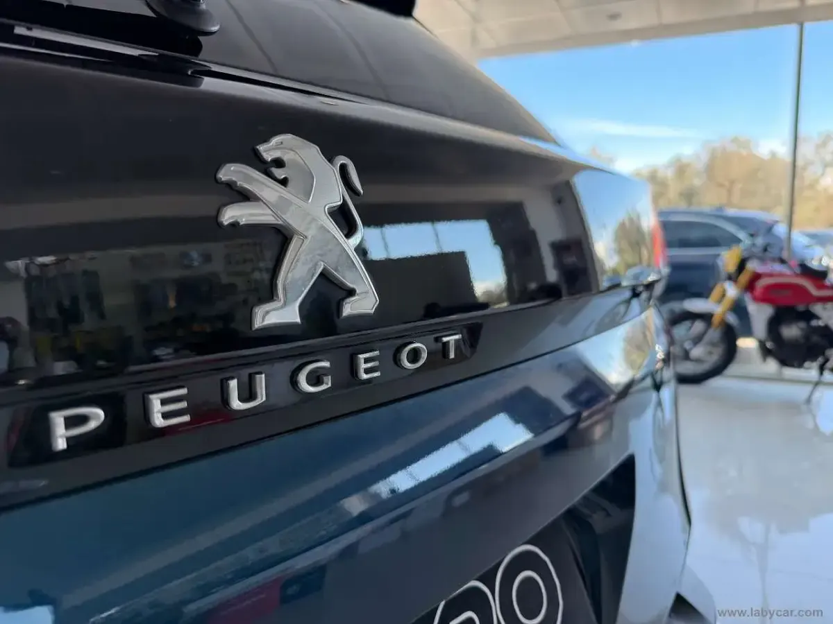 Usata Peugeot 3008 Allure 131 CV (96 kW) 2023 Blu/azzurro SUV