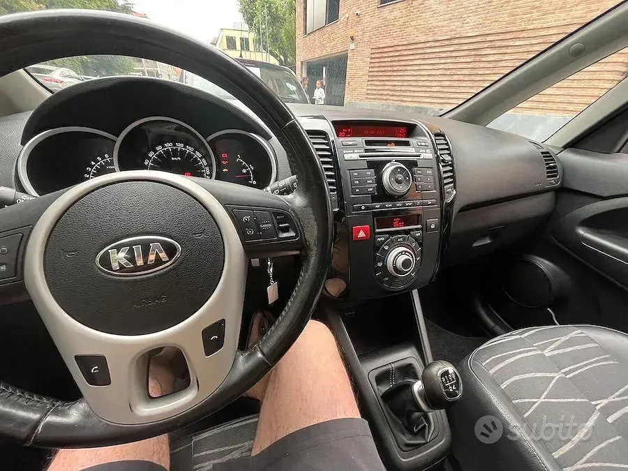 Usata Kia Venga 90 CV (66 kW) 2014 Grigio Utilitaria