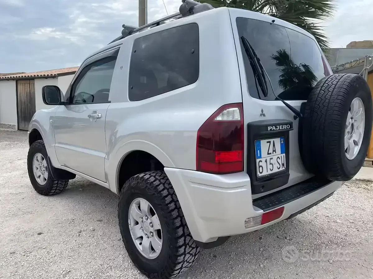 Usata Mitsubishi Pajero 160 CV (117 kW) 2003 Argento SUV