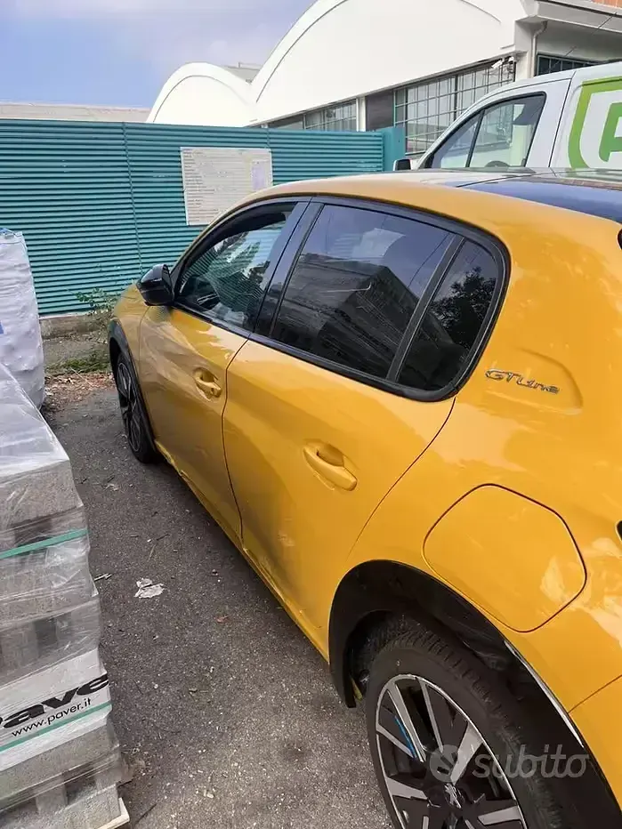 Usata Peugeot 208 GT-line 131 CV (96 kW) 2019 Giallo Utilitaria