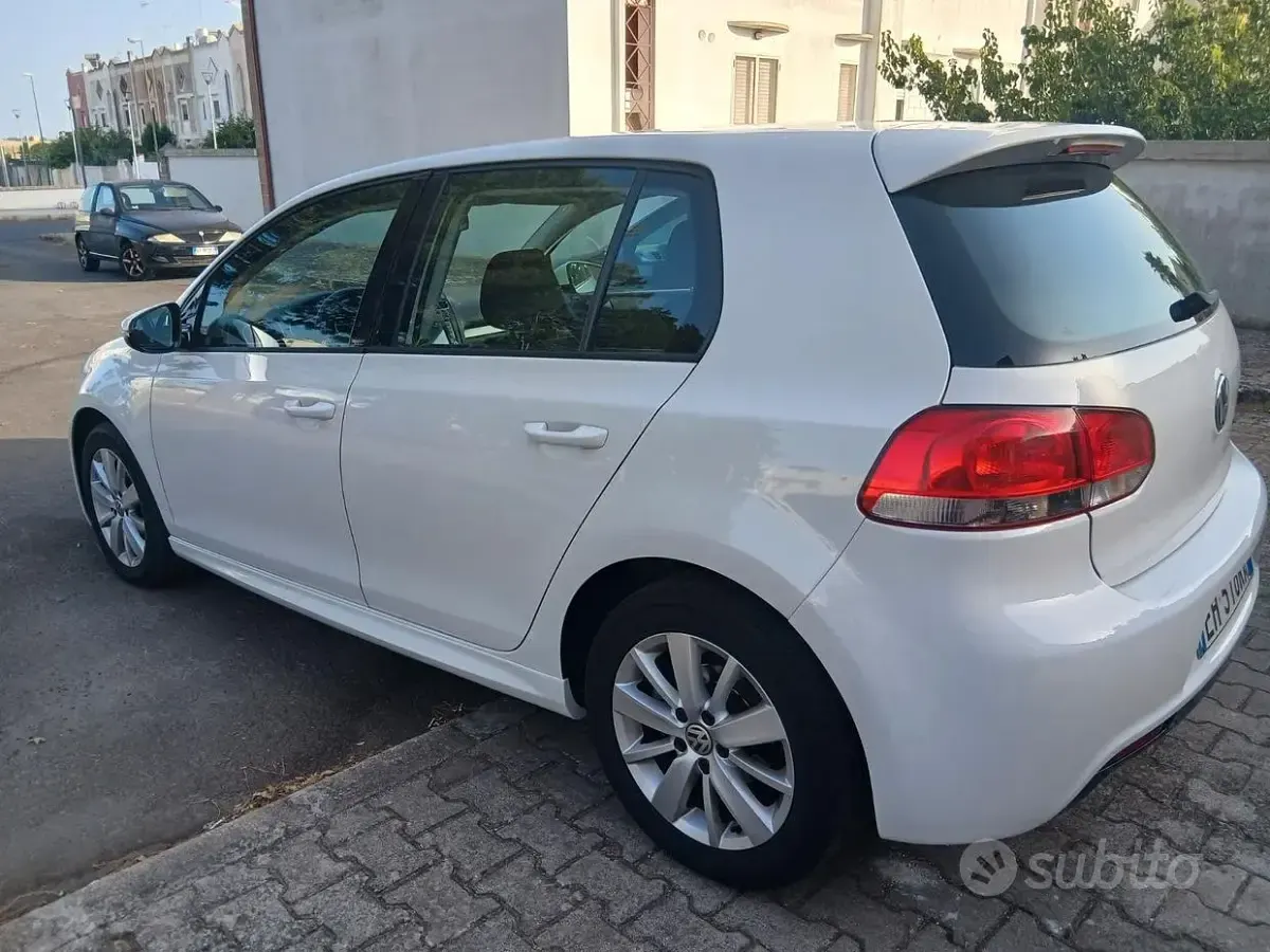 Usata VW Golf VI Edition 105 CV (77 kW) 2011 Bianco Utilitaria