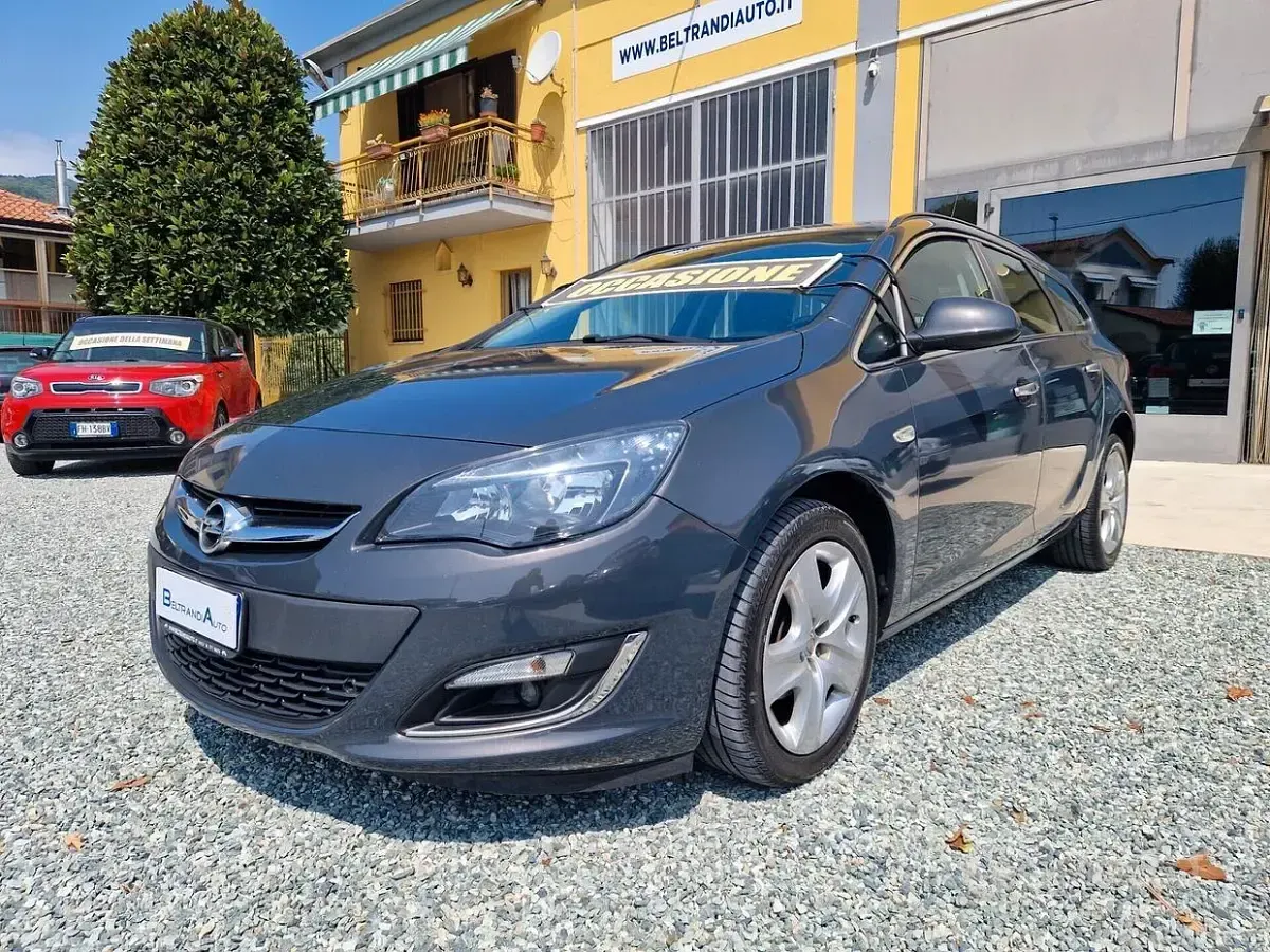 Usata Opel Astra 140 CV (102 kW) 2015 Grigio Station wagon