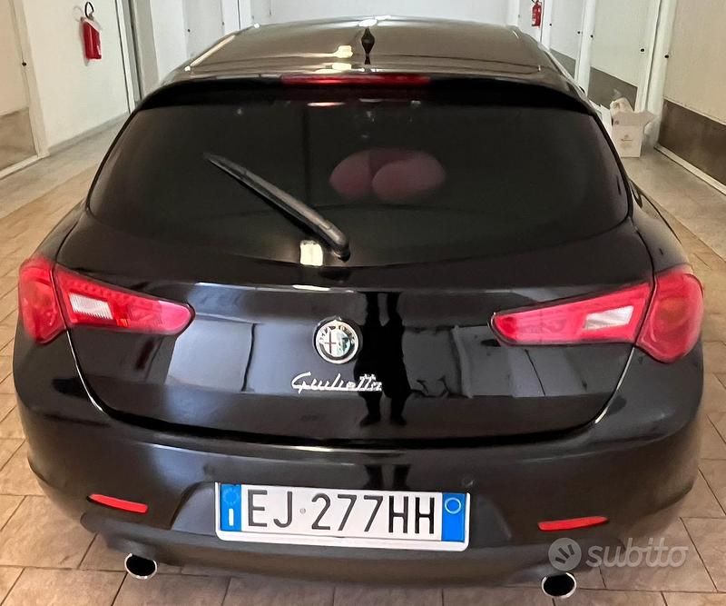Usata Alfa Romeo Giulietta Distinctive 140 CV (102 kW) 2011 Nero Berlina