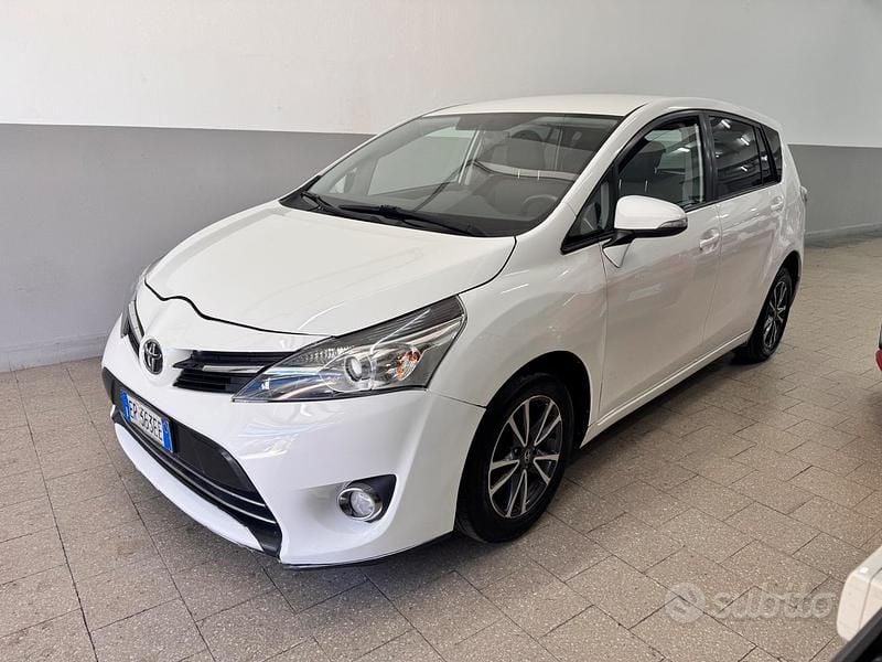 Usata Toyota Verso Active 124 CV (91 kW) 2013 Bianco Monovolume