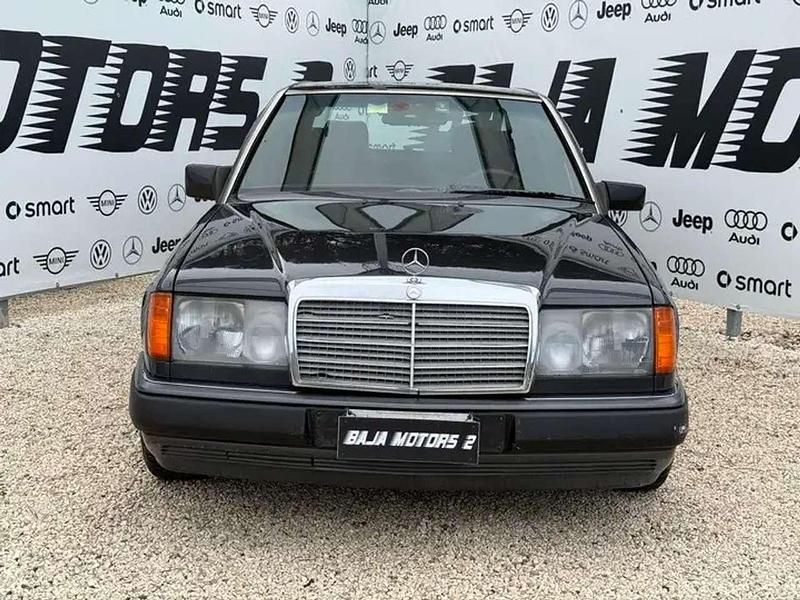 Usata Mercedes E200 136 CV (100 kW) 1993 Nero Berlina