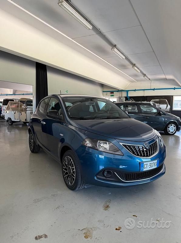 Usata Lancia Ypsilon 69 CV (50 kW) 2024 Blu Utilitaria
