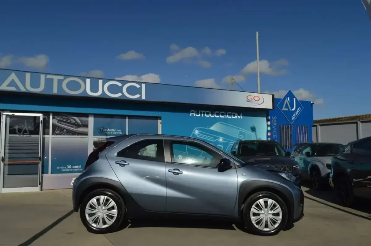 Usata Toyota Aygo X Active 72 CV (52 kW) 2025 Celestial gray SUV