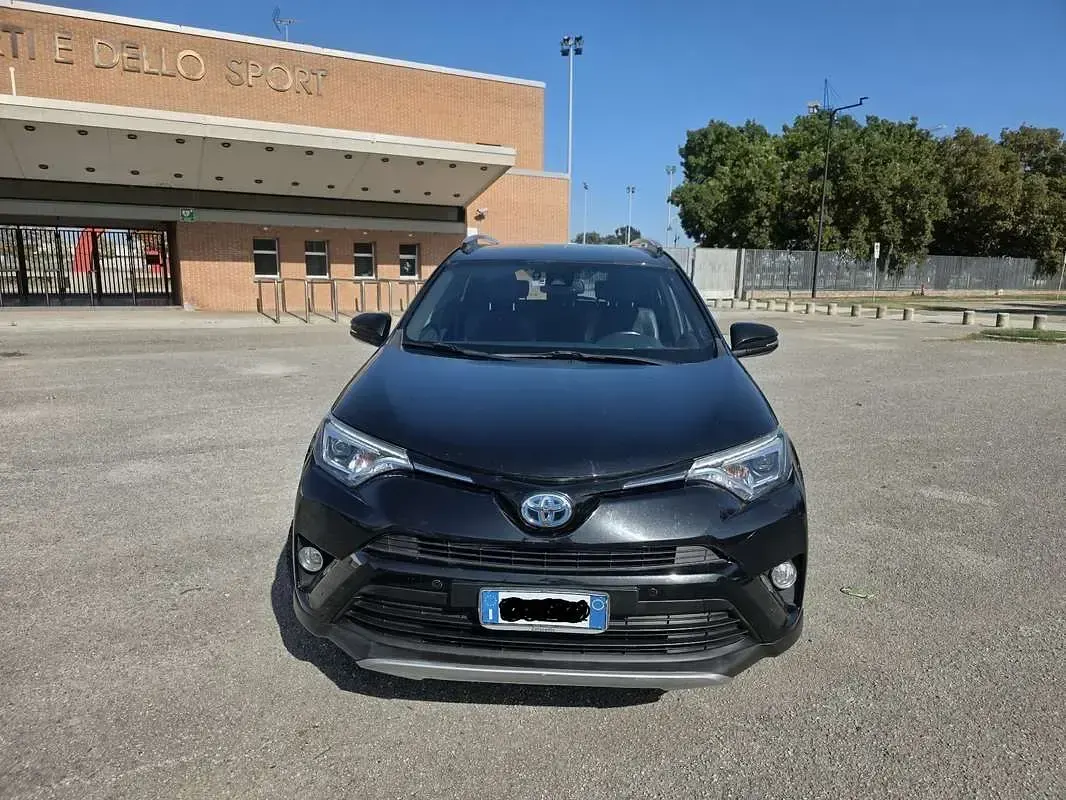 Usata Toyota RAV4 Hybrid Lounge 155 CV (114 kW) 2017 Nero SUV