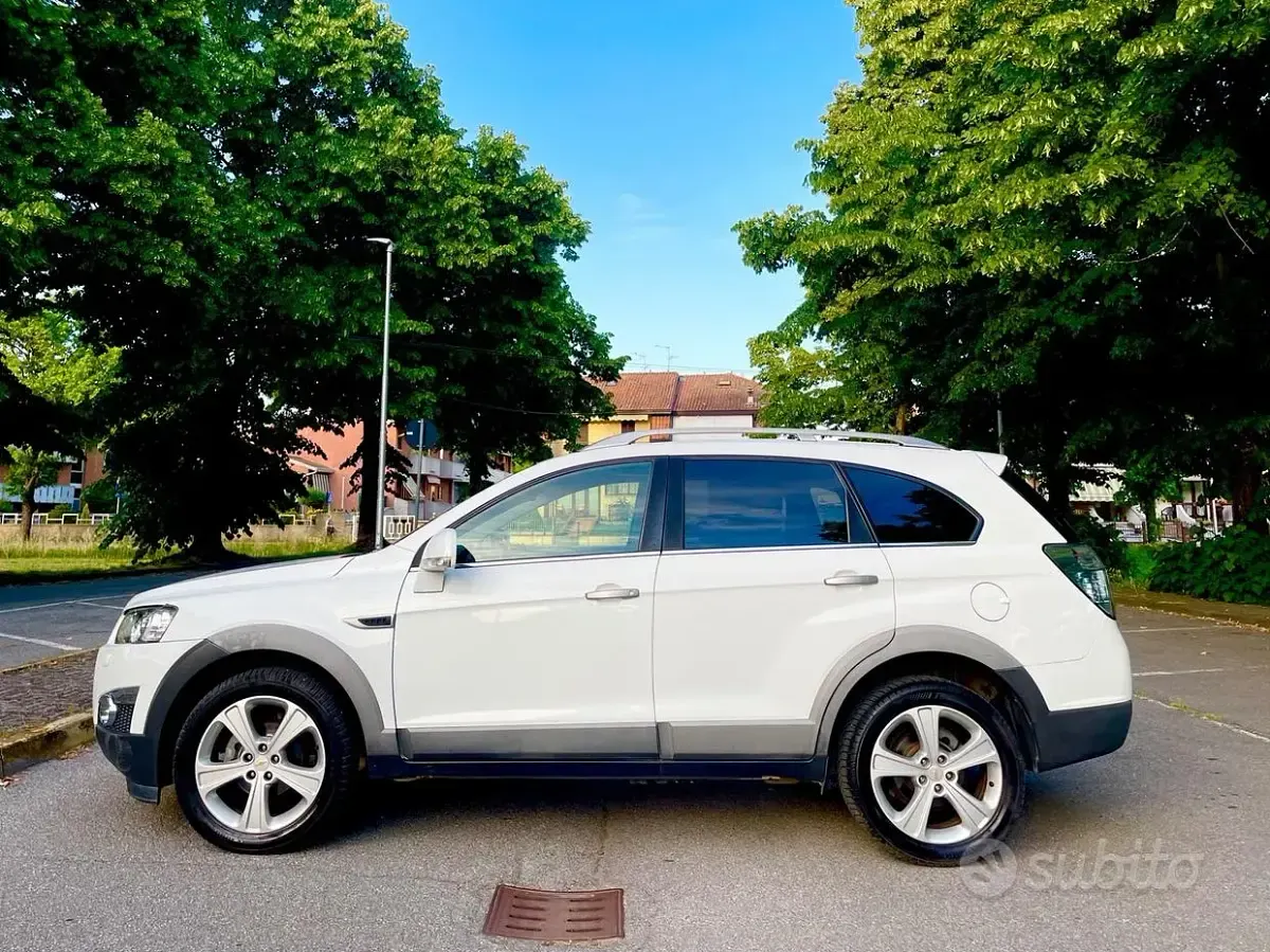 Usata Chevrolet Captiva LTZ 184 CV (135 kW) 2012 Bianco SUV
