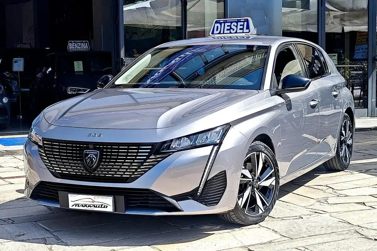 Usata Peugeot 308 Allure 131 CV (96 kW) 2022 Argento Berlina