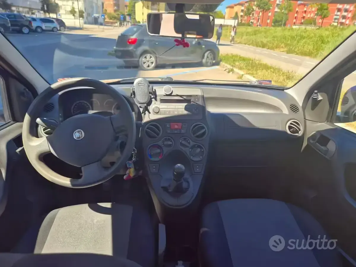 Usata Fiat Panda Dynamic 69 CV (50 kW) 2011 Viola Utilitaria