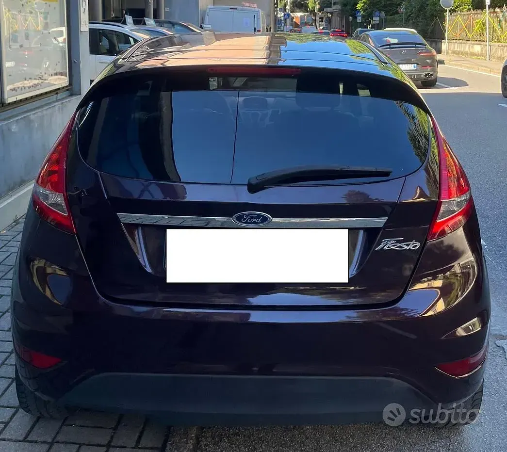 Usata Ford Fiesta Titanium 97 CV (71 kW) 2010 Rosso Berlina