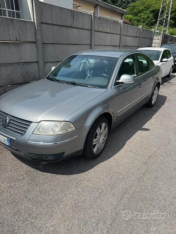 Usata 2004 VW Passat Tre volumi | 1200 € (Buon prezzo) - Immagine 1/4