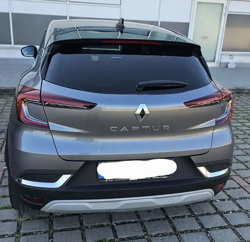 Usata Renault Captur Equilibre 101 CV (74 kW) 2023 Grigio SUV