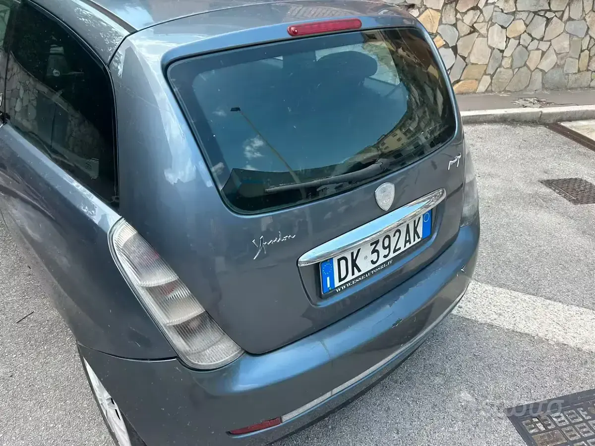 Usata Lancia Ypsilon 75 CV (55 kW) 2007 Bluazzurro Utilitaria