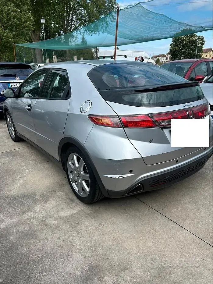 Usata Honda Civic Exclusive 140 CV (102 kW) 2010 Grigio Berlina