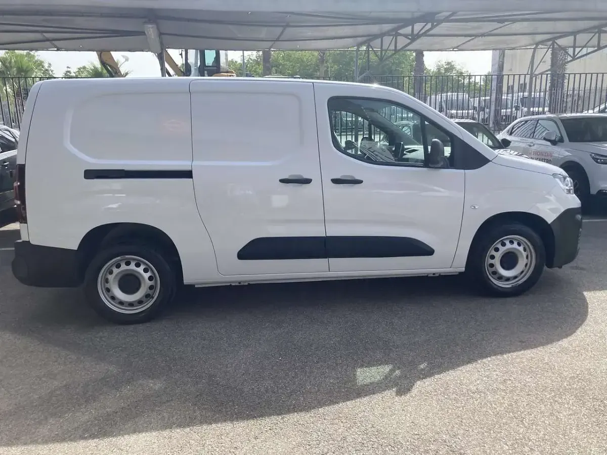Usata Fiat Doblò 101 CV (74 kW) 2023 Bianco Monovolume
