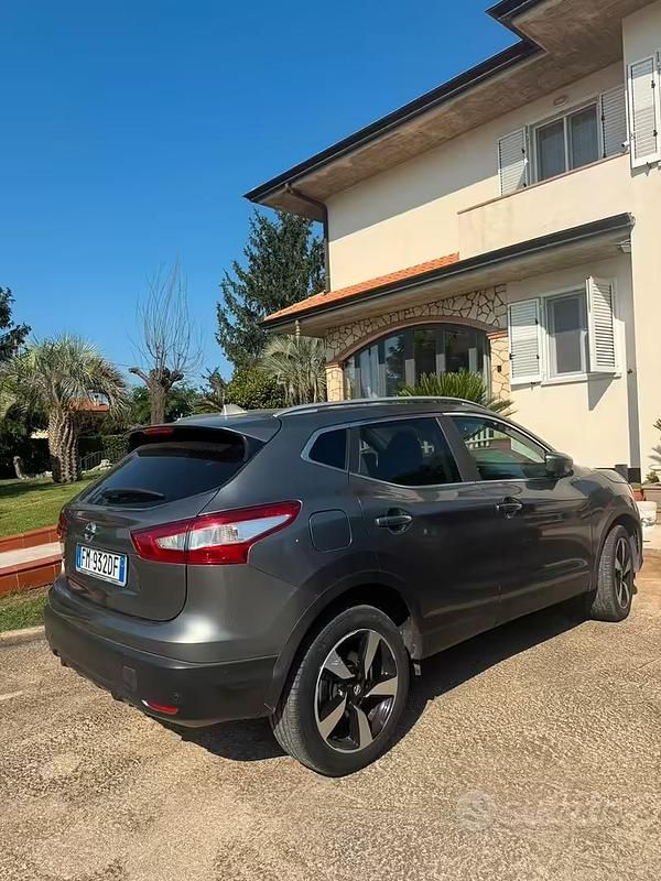 Usata Nissan Qashqai N-Connecta 131 CV (96 kW) 2017 Grigio SUV