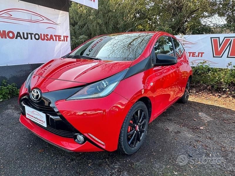 Usata Toyota Aygo X-clusiv 69 CV (50 kW) 2016 Rosso Utilitaria