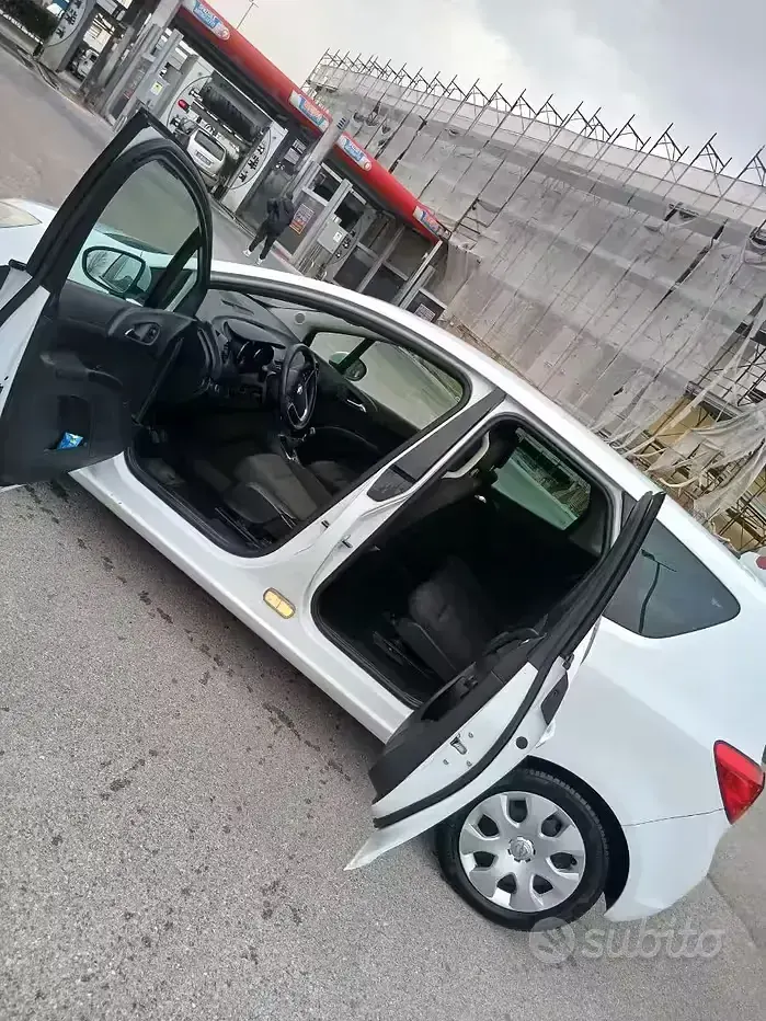 Usata Opel Meriva 120 CV (88 kW) 2013 Bianco Monovolume