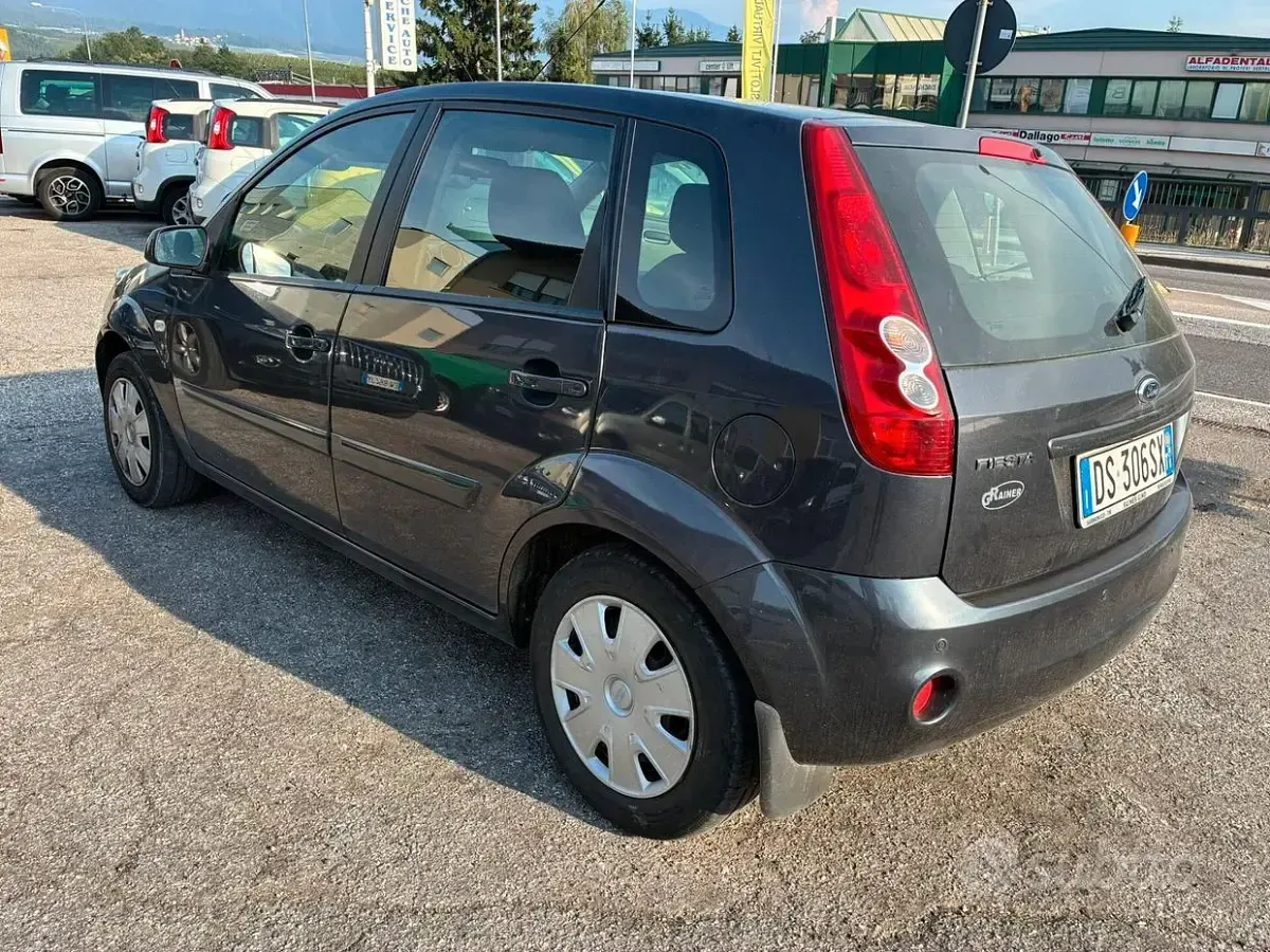 Usata Ford Fiesta 75 CV (55 kW) 2008 Grigio Utilitaria