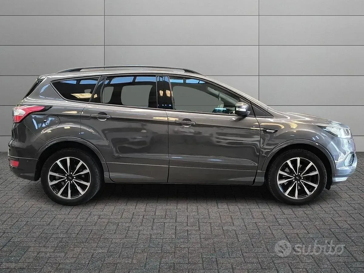 Usata Ford Kuga ST-Line 120 CV (88 kW) 2019 Grigio SUV