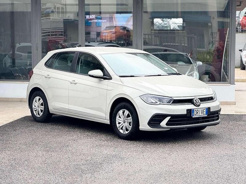 Beige Usata 2024 VW Polo Tre volumi | 16.900 € (Ottimo prezzo) - Immagine 1/4