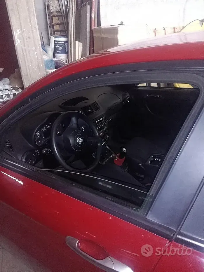 Usata Alfa Romeo 147 105 CV (77 kW) 2009 Rosso Utilitaria