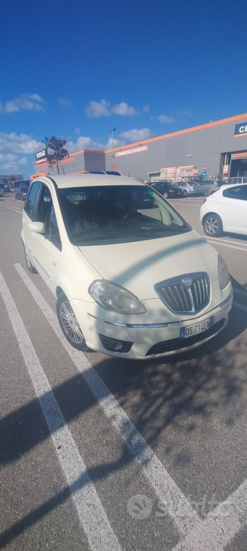 Bianco Usata 2008 Lancia Musa Monovolume | 1500 € (Ottimo prezzo) - Immagine 1/4