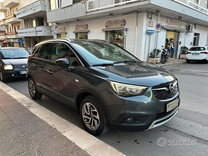 Usata Opel Crossland X Innovation 99 CV (72 kW) 2018 Grigio SUV