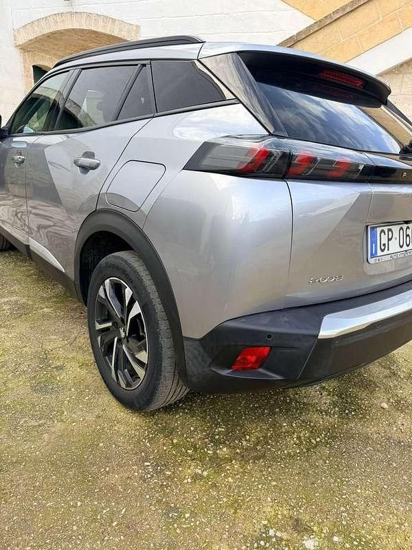 Usata Peugeot 2008 Allure 131 CV (96 kW) 2022 Argento SUV