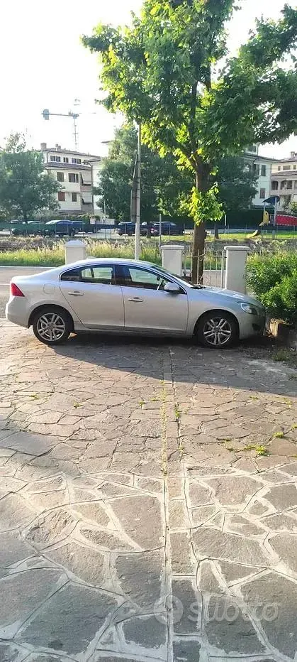 Usata Volvo S60 163 CV (119 kW) 2010 Grigio Berlina