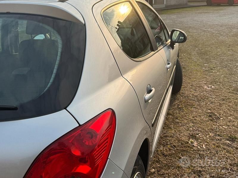 Usata Peugeot 207 75 CV (55 kW) 2009 Grigio Berlina