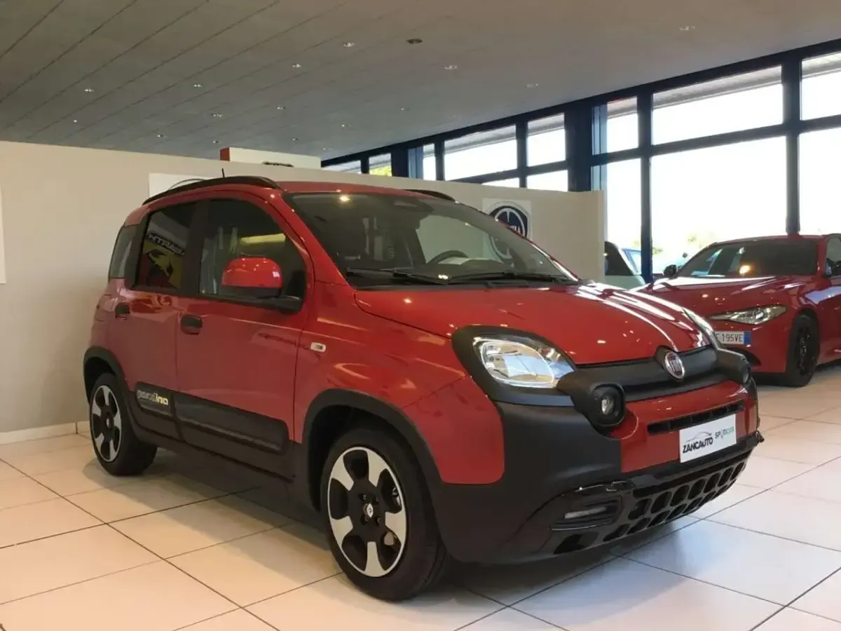 Nuova Fiat Panda Cross Cross 65 CV (47 kW) 2026 Rosso Utilitaria