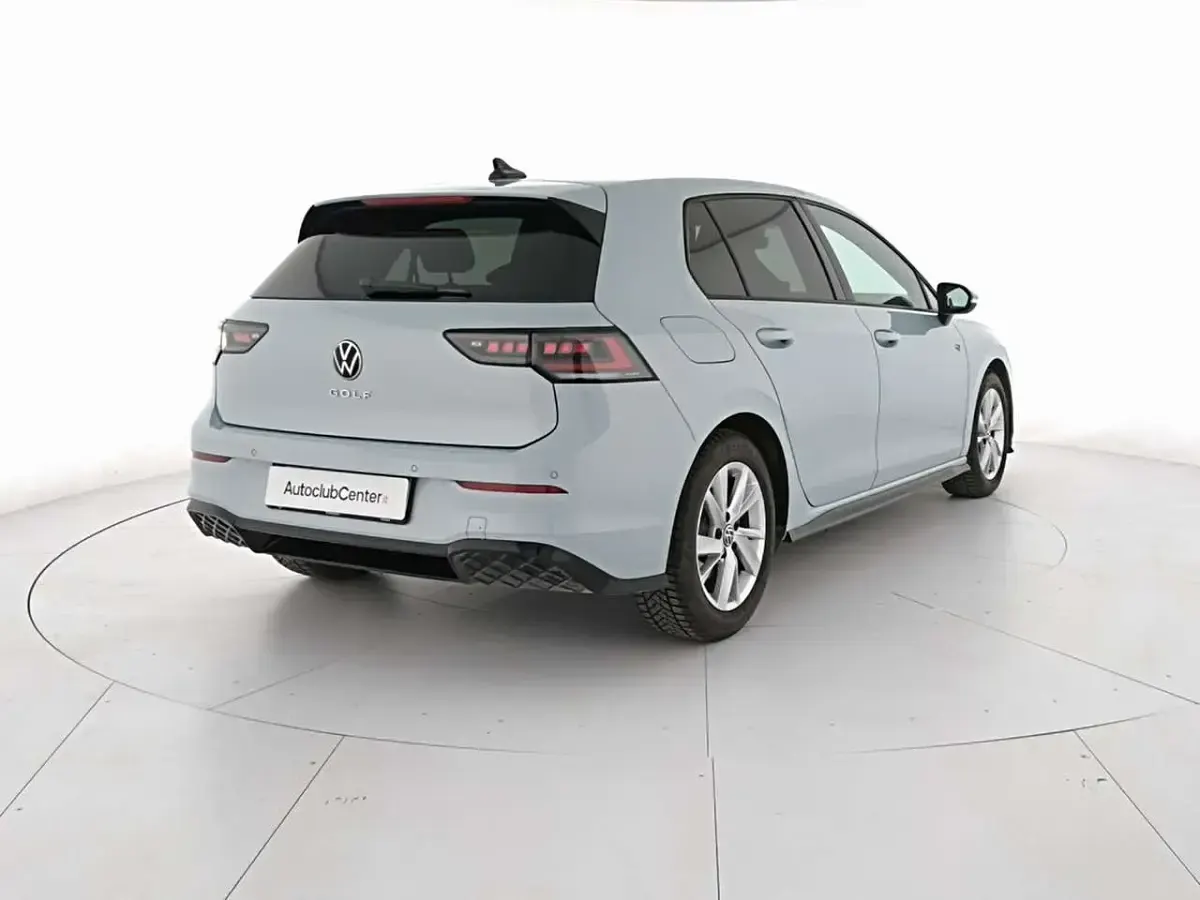 Usata VW Golf VIII R-line 150 CV (110 kW) 2024 Grigio Berlina