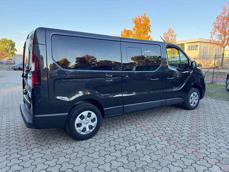 Usata Renault Trafic 150 CV (110 kW) 2023 Nero metallizzato Monovolume