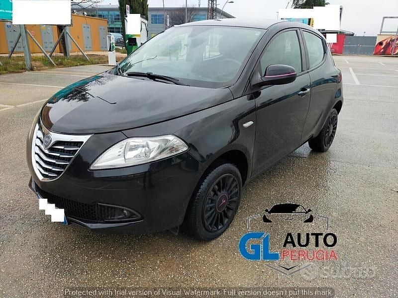 Usado Lancia Ypsilon 85 HP (62 kW) 2014 Preto Citadino