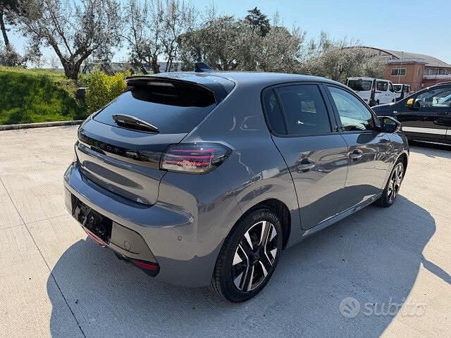 Usata Peugeot 208 Allure 101 CV (74 kW) 2025 Grigio Utilitaria