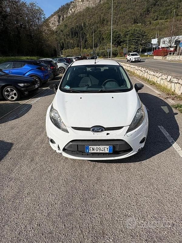 Usata Ford Fiesta 2012 Bianco Utilitaria
