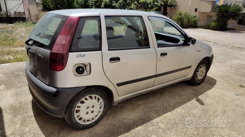 Usata Fiat Punto Star 60 CV (44 kW) 1999 Grigio Utilitaria