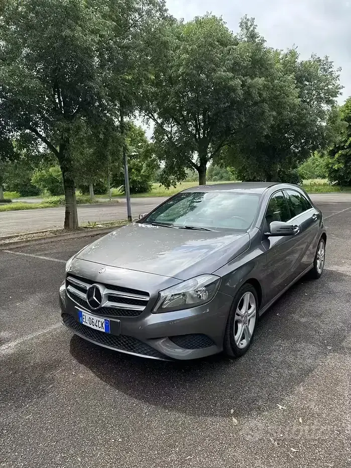 Usata Mercedes A180 109 CV (80 kW) 2013 Grigio Berlina